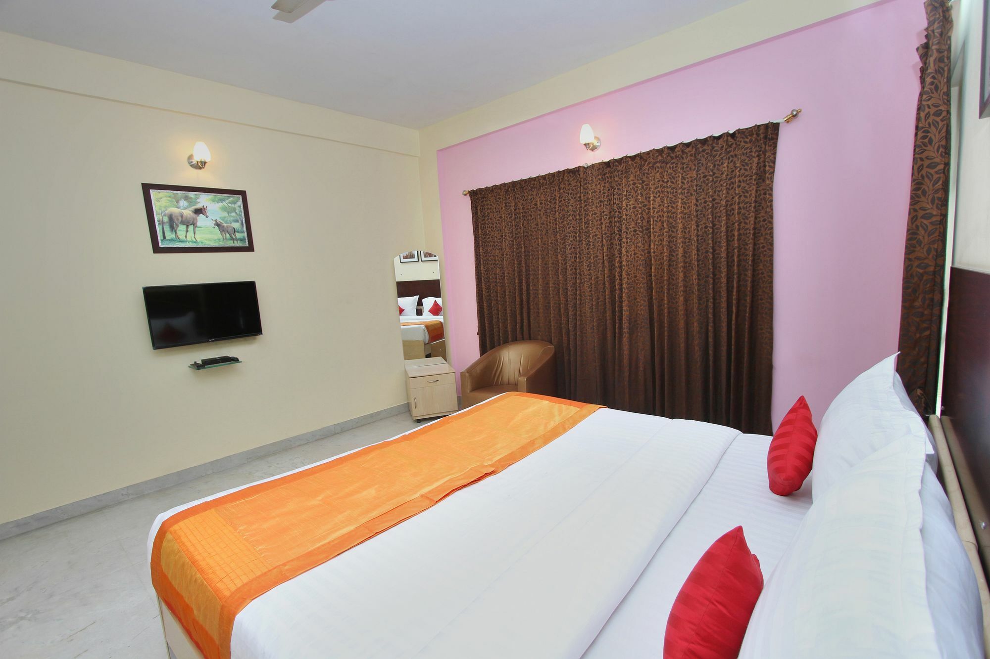 Capital O 5379 The Roy Grand Inns Bangalore Bagian luar foto