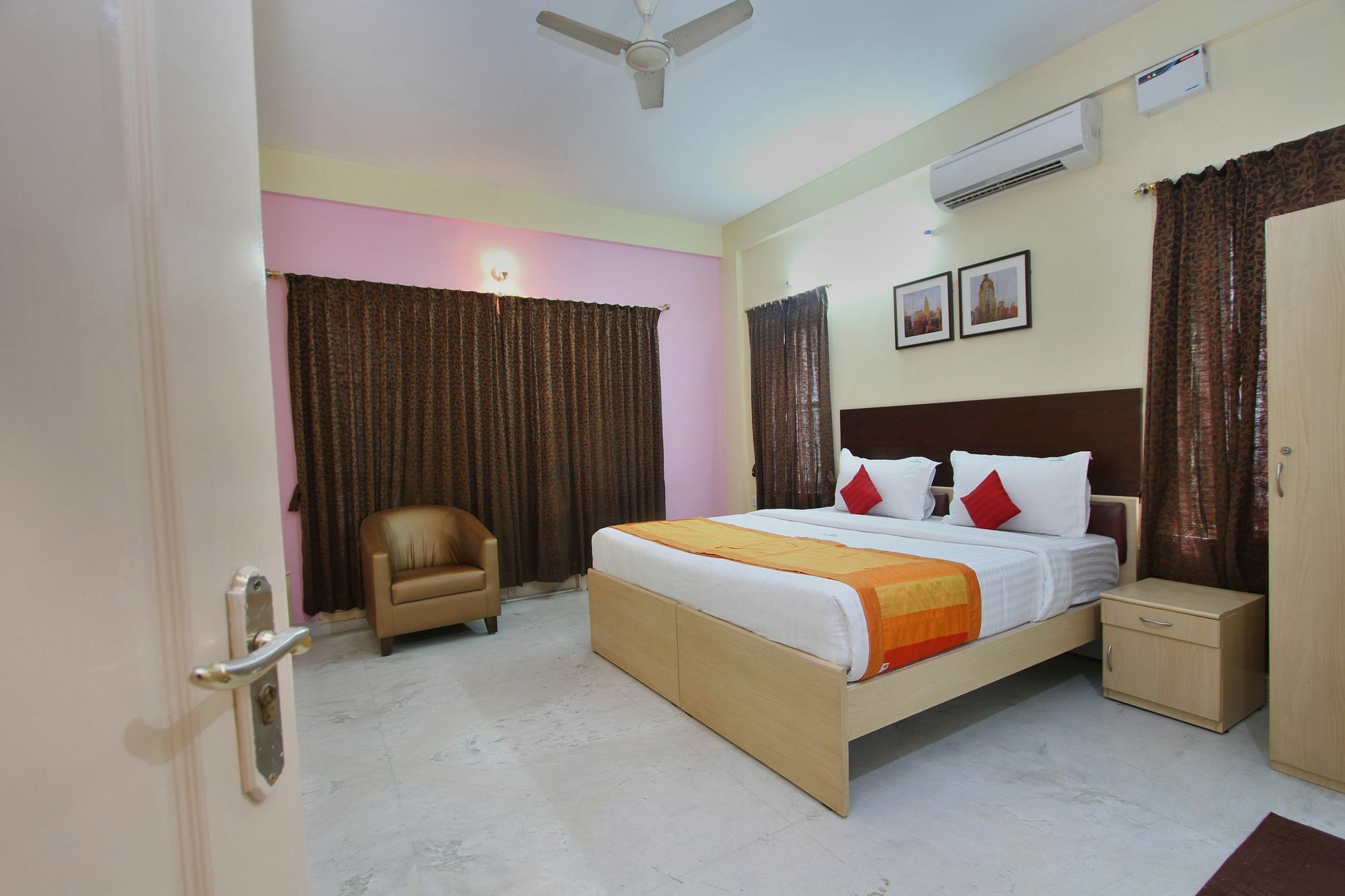 Capital O 5379 The Roy Grand Inns Bangalore Bagian luar foto