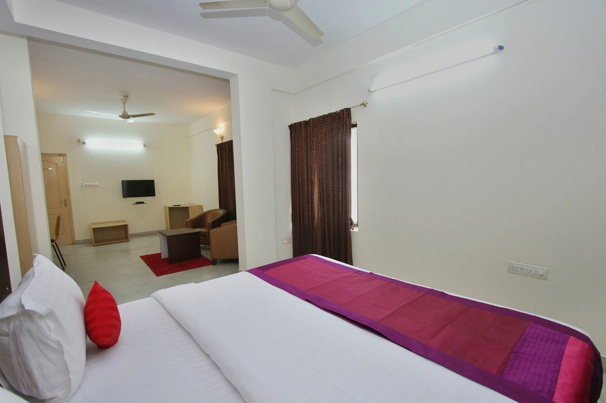 Capital O 5379 The Roy Grand Inns Bangalore Bagian luar foto