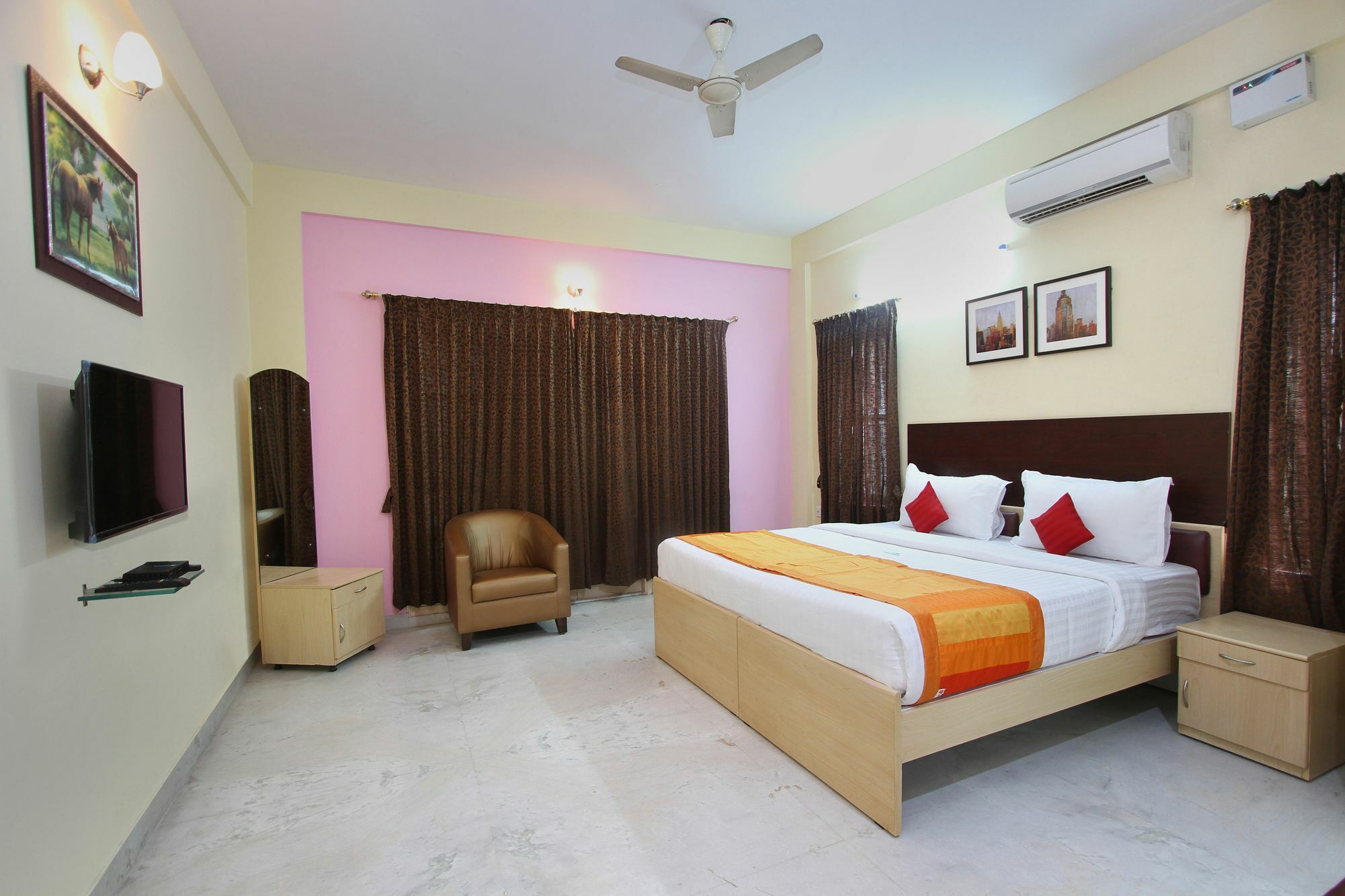 Capital O 5379 The Roy Grand Inns Bangalore Bagian luar foto