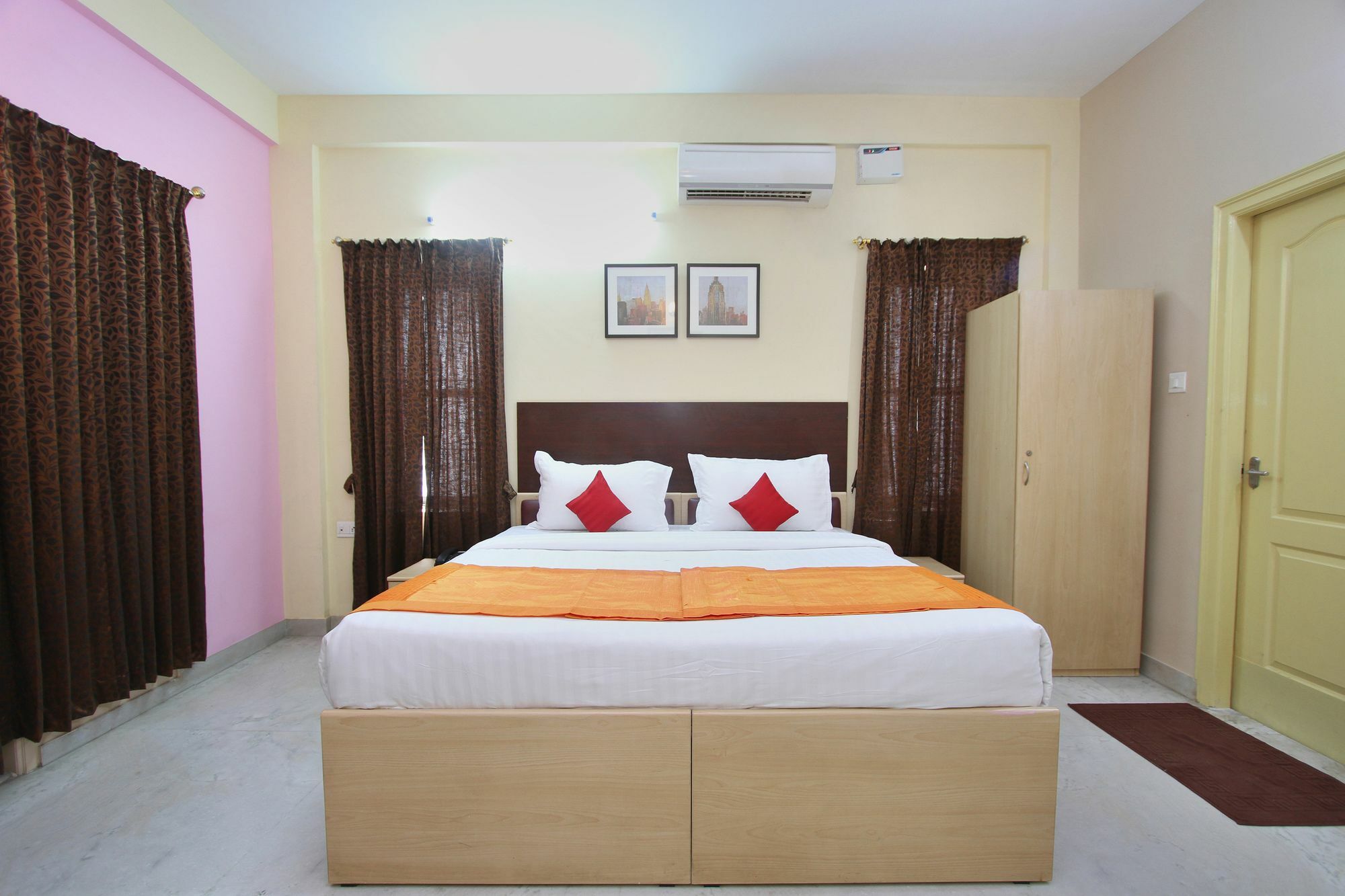 Capital O 5379 The Roy Grand Inns Bangalore Bagian luar foto