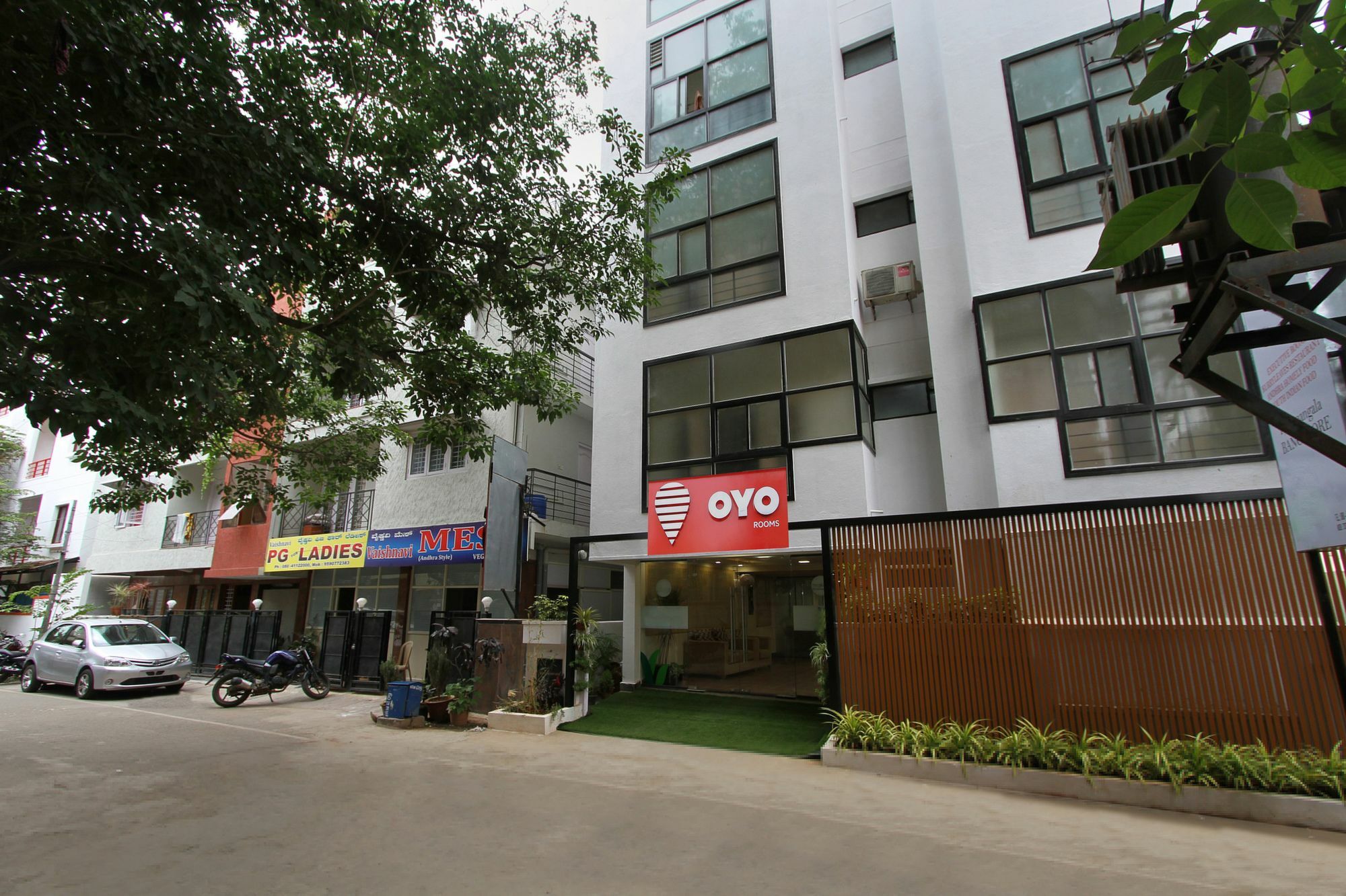 Capital O 5379 The Roy Grand Inns Bangalore Bagian luar foto